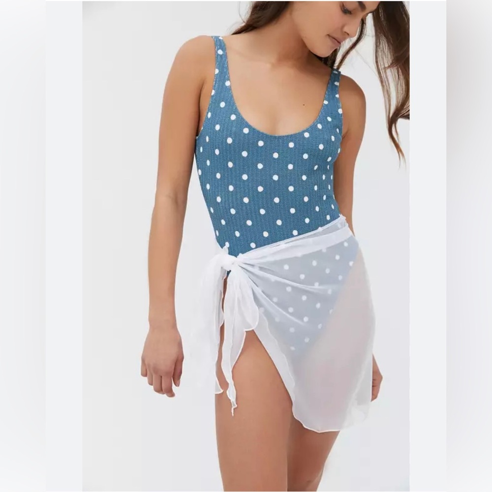 Urban outfitters bathing suit Large Polk a dot white with blue
